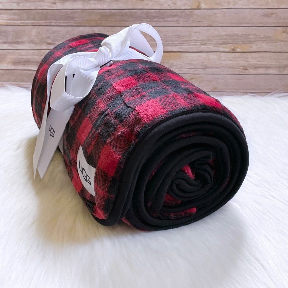 UGG Red And Black Plaid Duffield Throw - Picture 4 of 6